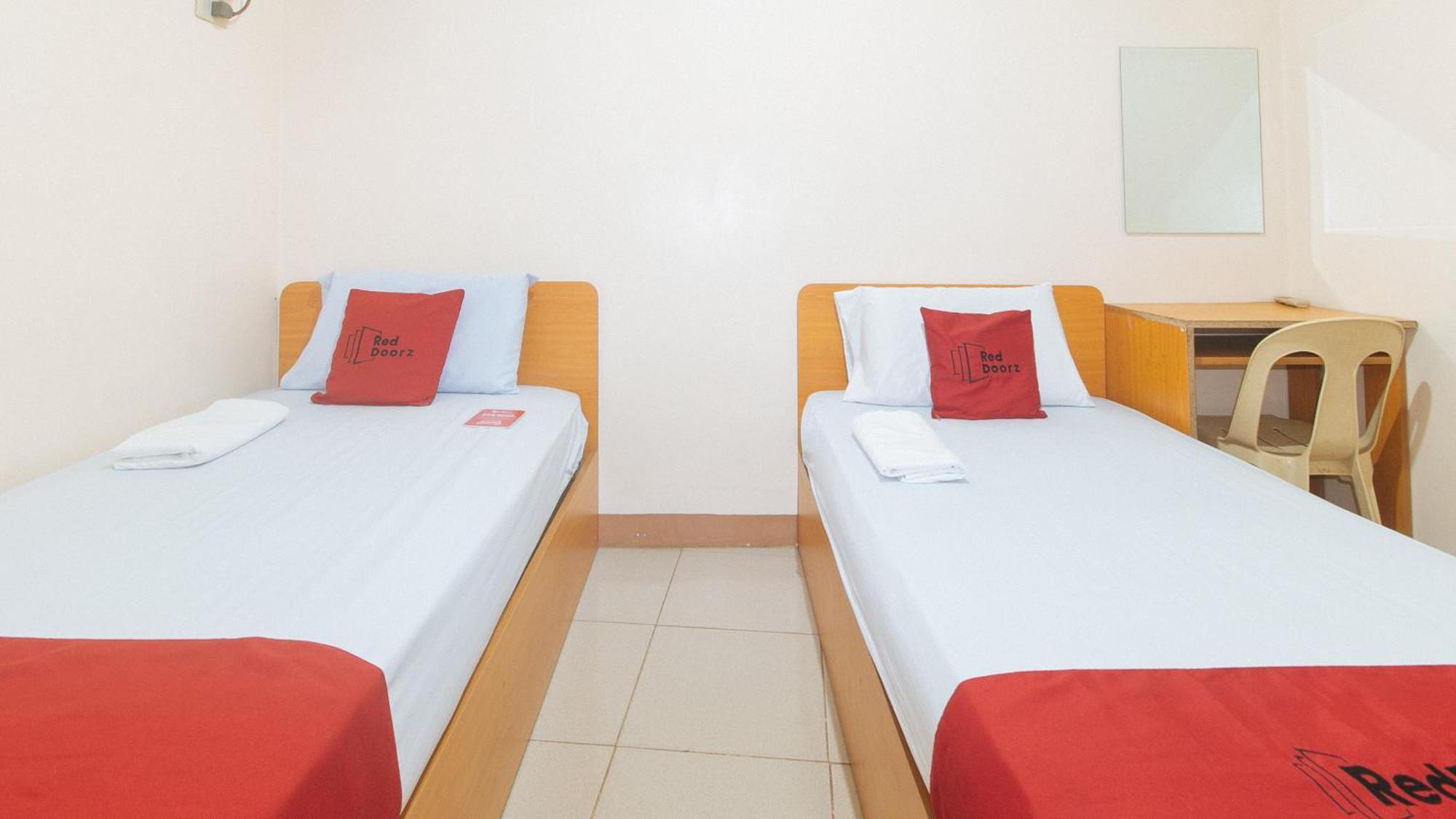 Reddoorz @ Asiana Pension Inn Mandawe Exteriér fotografie