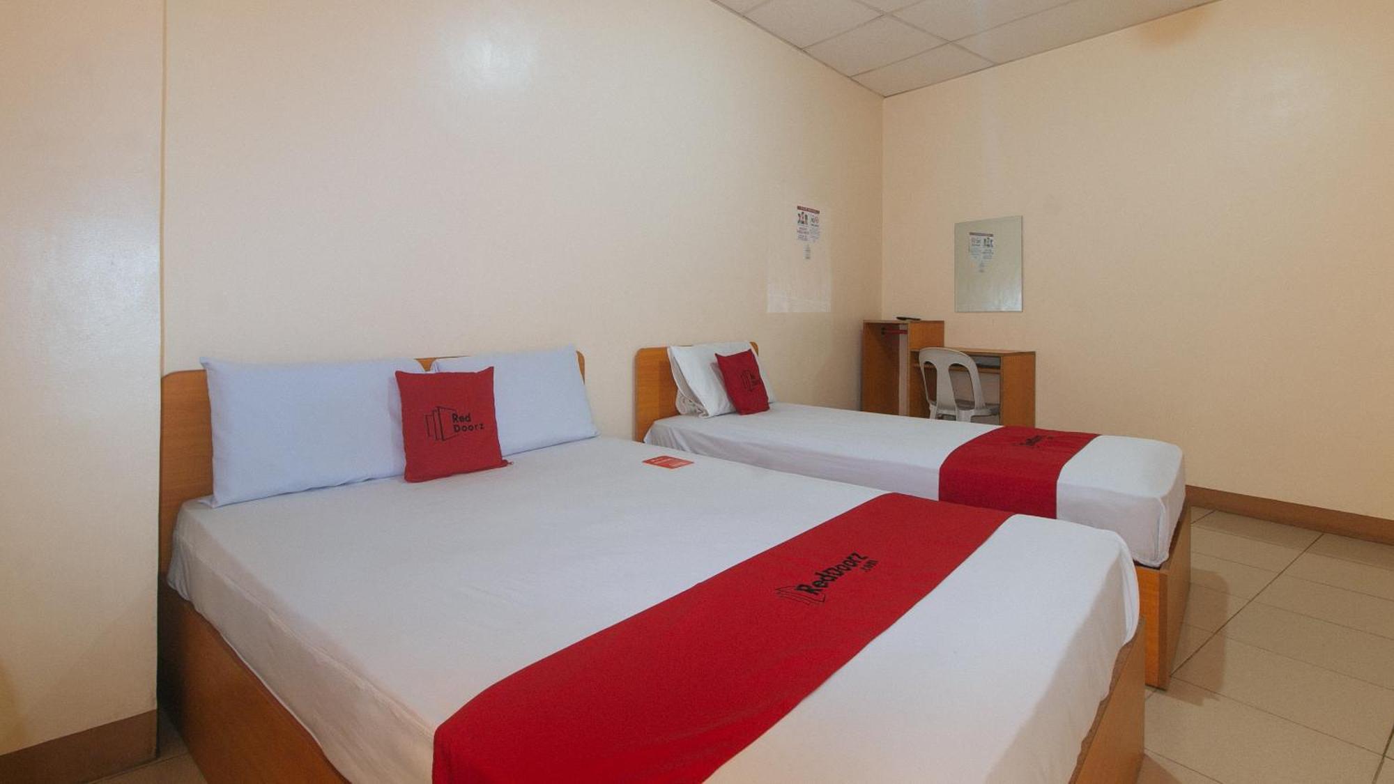 Reddoorz @ Asiana Pension Inn Mandawe Exteriér fotografie