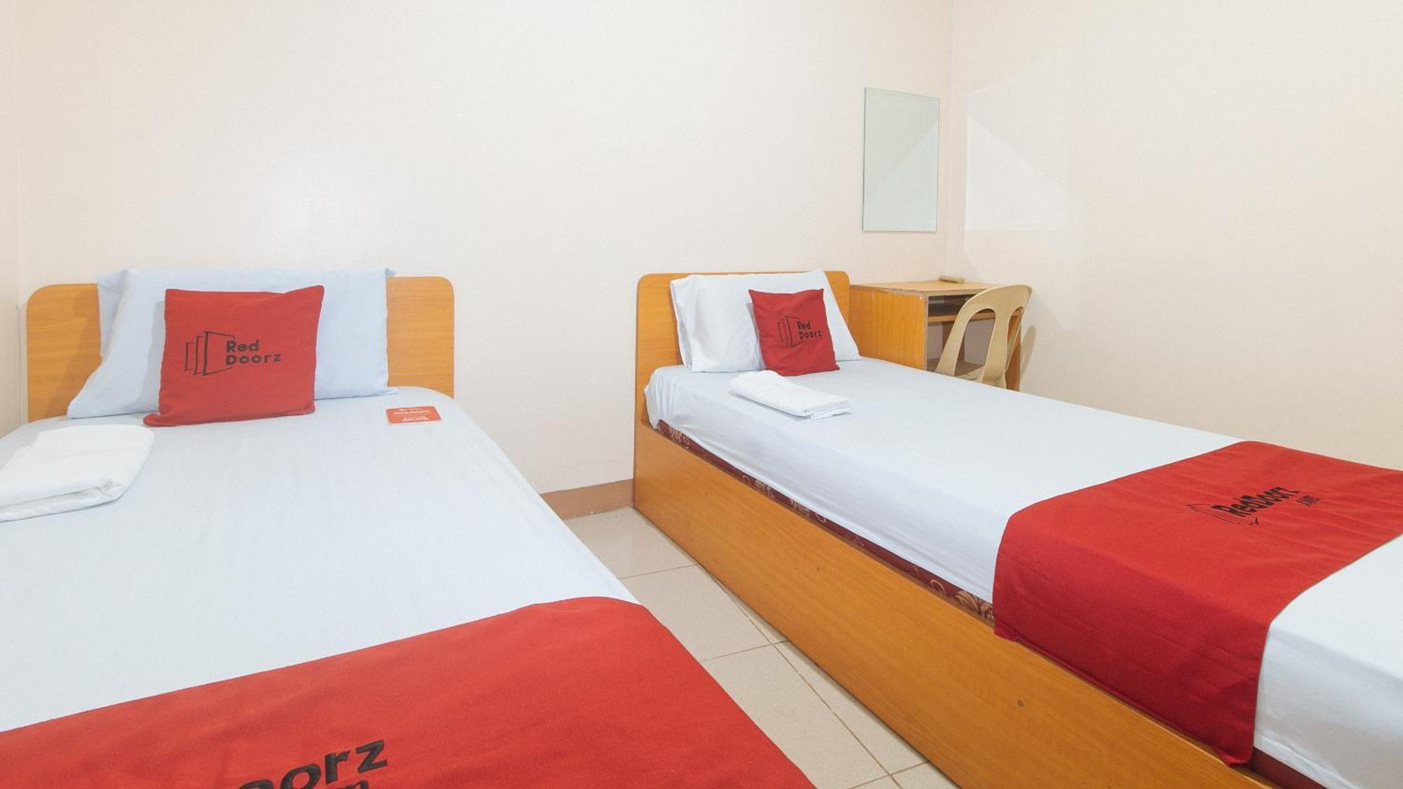 Reddoorz @ Asiana Pension Inn Mandawe Exteriér fotografie