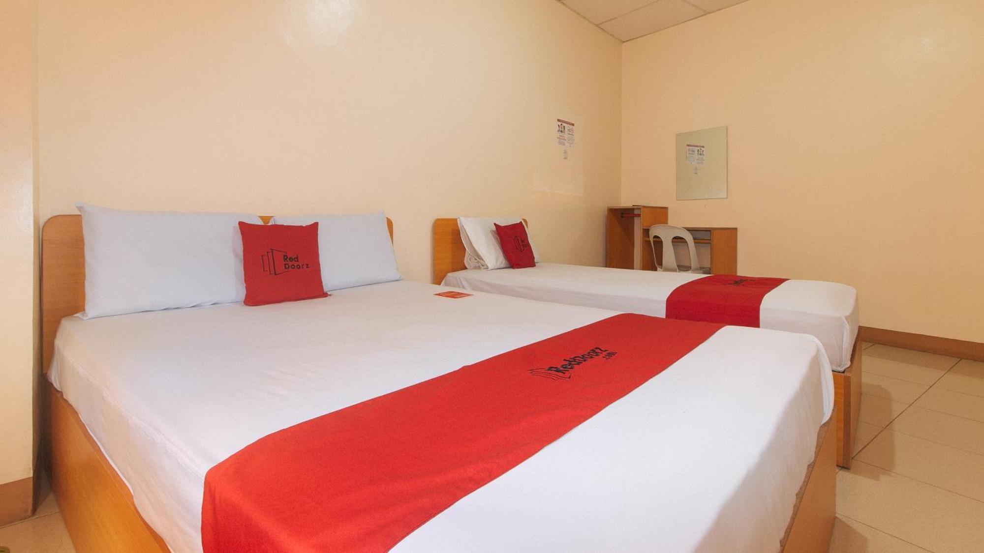 Reddoorz @ Asiana Pension Inn Mandawe Exteriér fotografie